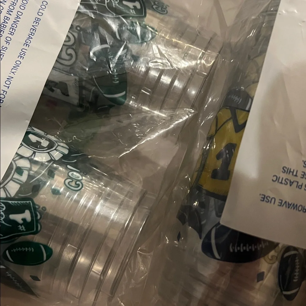 NWT 128pc Clear ultra green & blue/yellow 16oz Plastic football team Cups